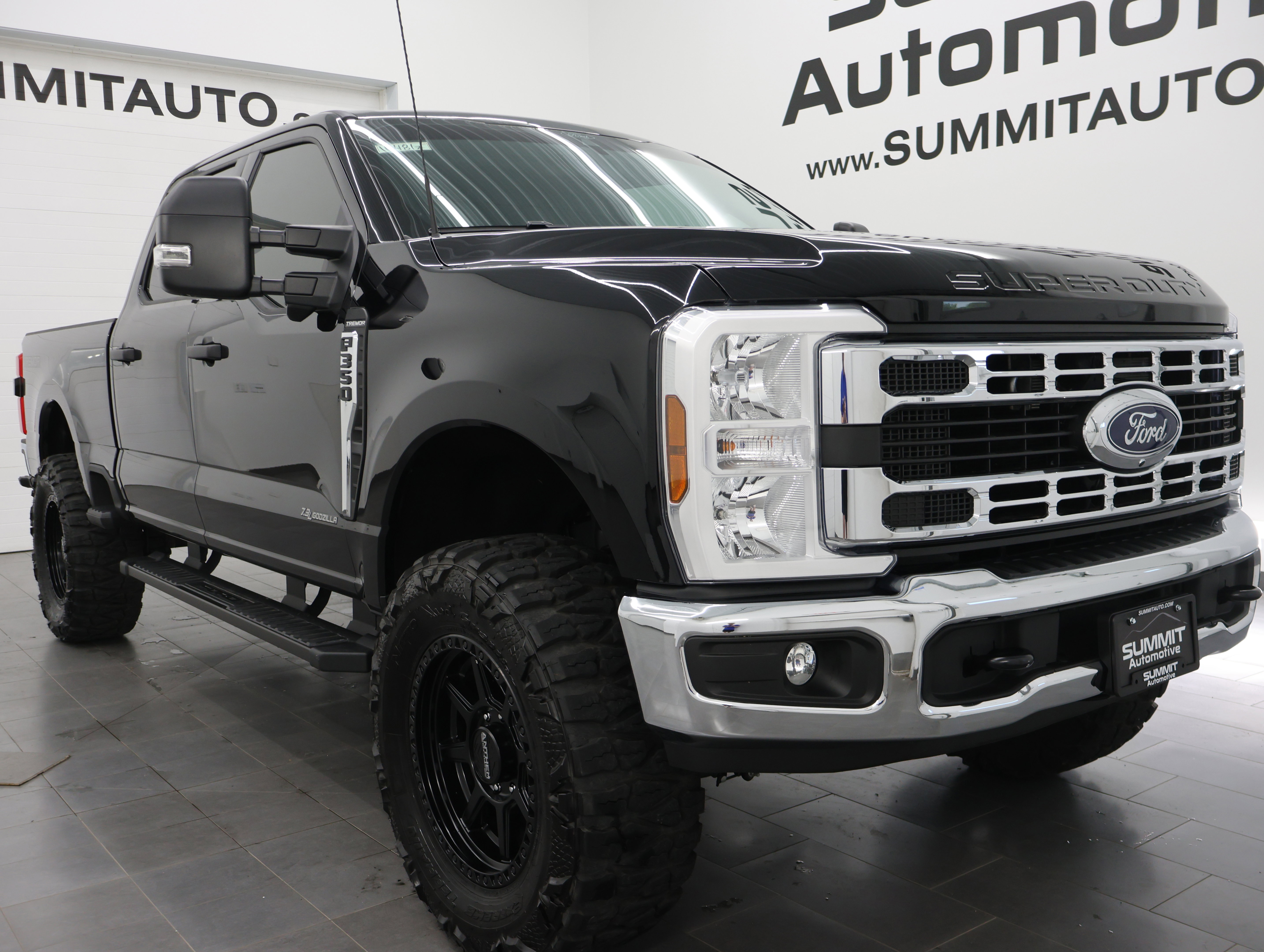 Used 2025 Ford F350 XLT w/ Tremor Off-Road Package AWD/4WD image 2