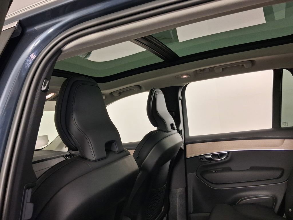 Used 2025 Volvo XC90 B6 Plus w/ Protection Package Premier AWD/4WD image 17