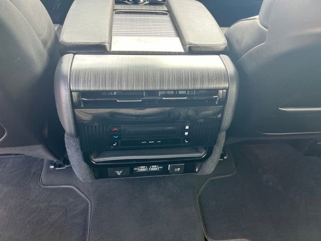 Used 2024 Jeep Wagoneer Series II w/ Flexible Seating Group RWD image 21
