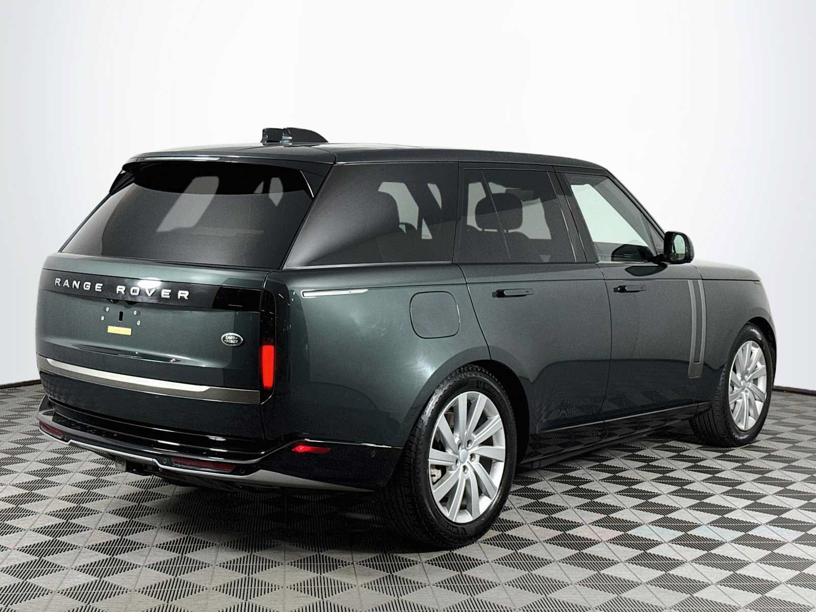 Used 2023 Land Rover Range Rover SE AWD/4WD image 5