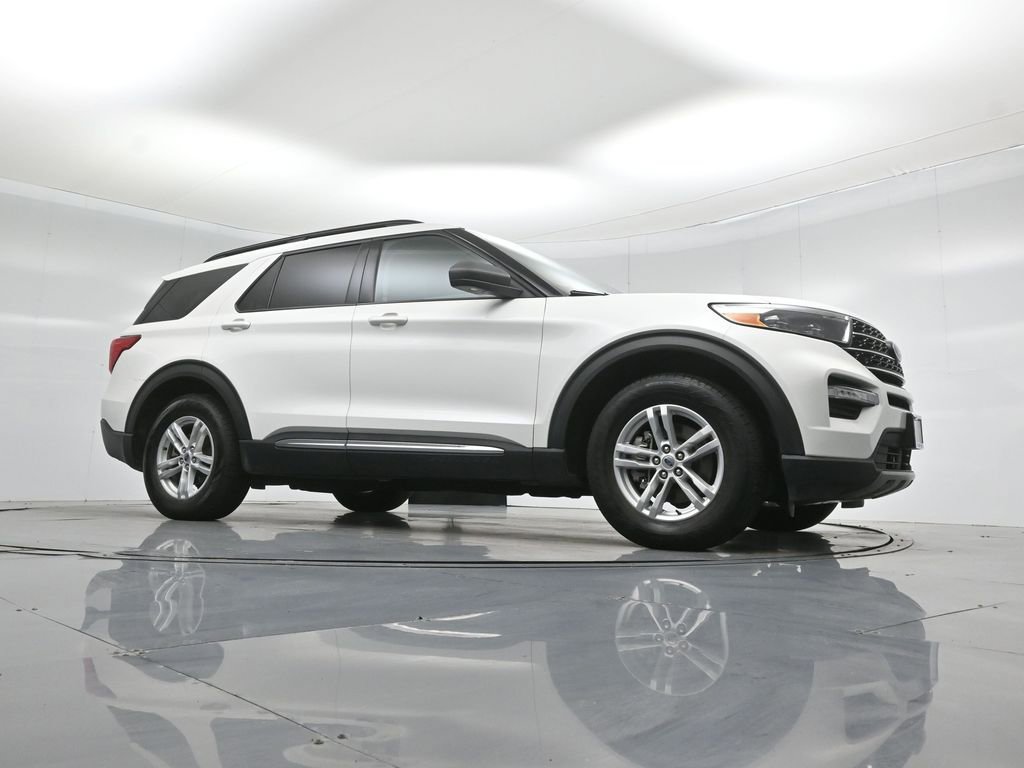 Certified 2021 Ford Explorer XLT RWD image 3