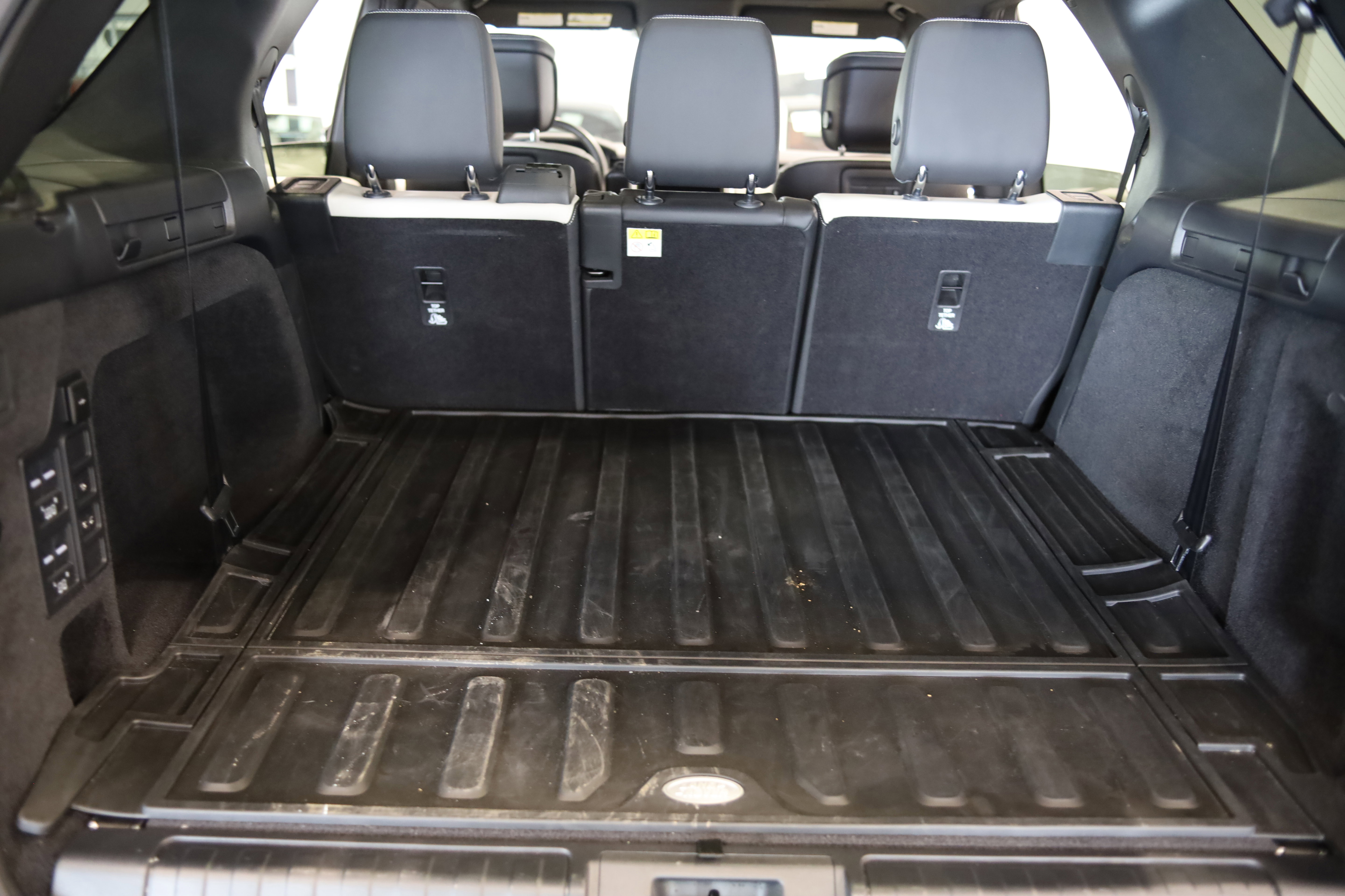 Used 2023 Land Rover Discovery S R-Dynamic AWD/4WD image 7