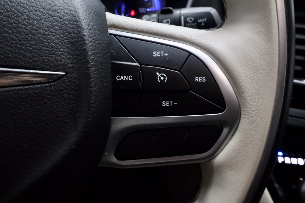 Used 2019 Chrysler Pacifica Limited FWD image 27