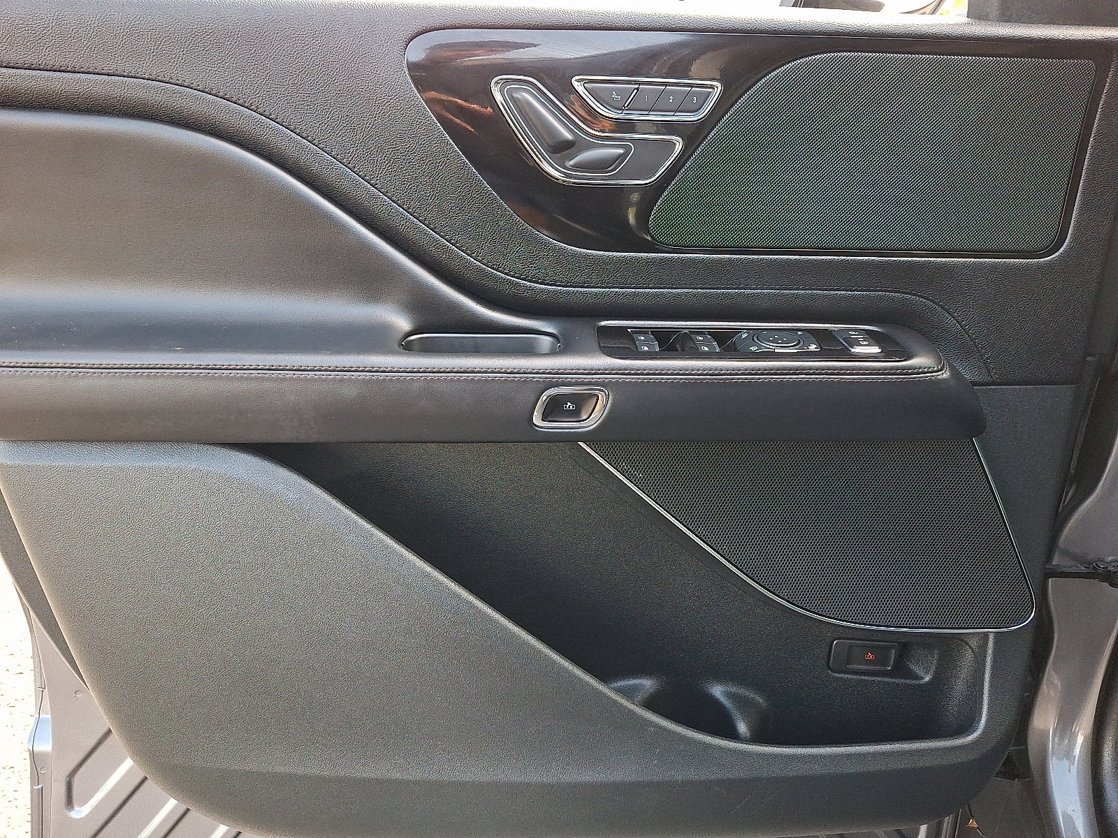 Used 2023 Lincoln Aviator AWD w/ Premium Package image 13
