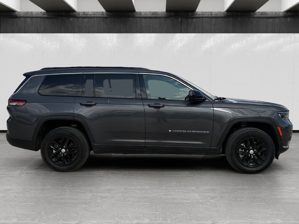 Used 2025 Jeep Grand Cherokee L Laredo RWD image 6