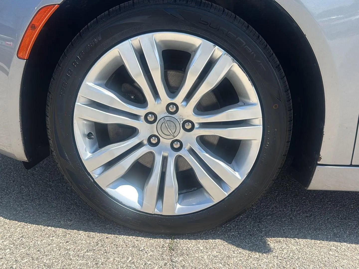 Used 2015 Chrysler 200 Limited w/ Convenience Group image 9