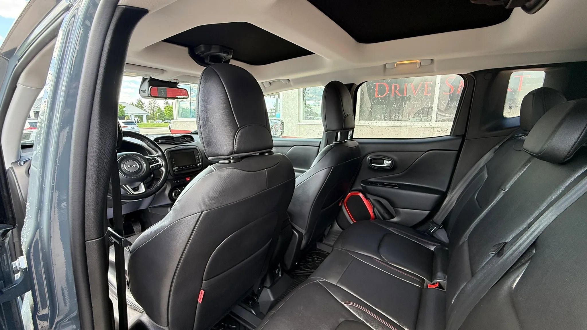 Used 2017 Jeep Renegade Trailhawk w/ Premium Trailhawk Package AWD/4WD image 11