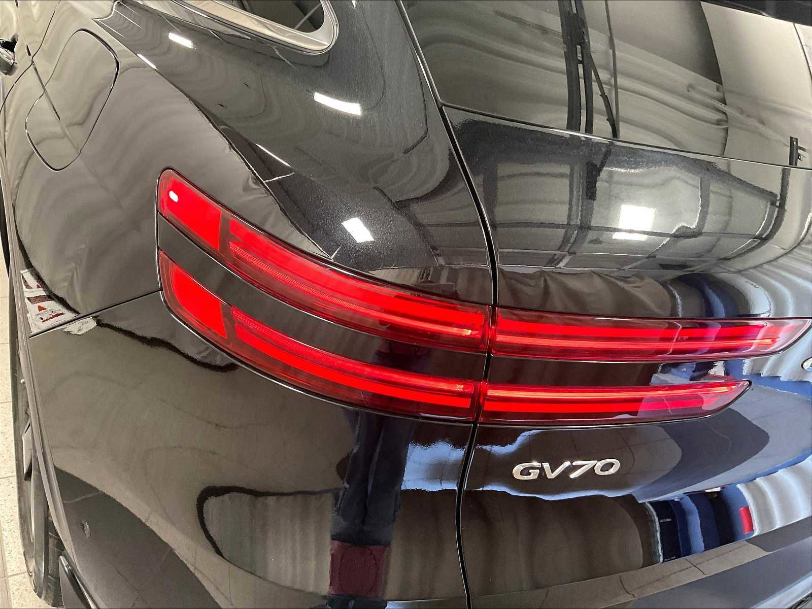 Used 2023 Genesis GV70 3.5T Sport w/ Sport Advanced Package image 34