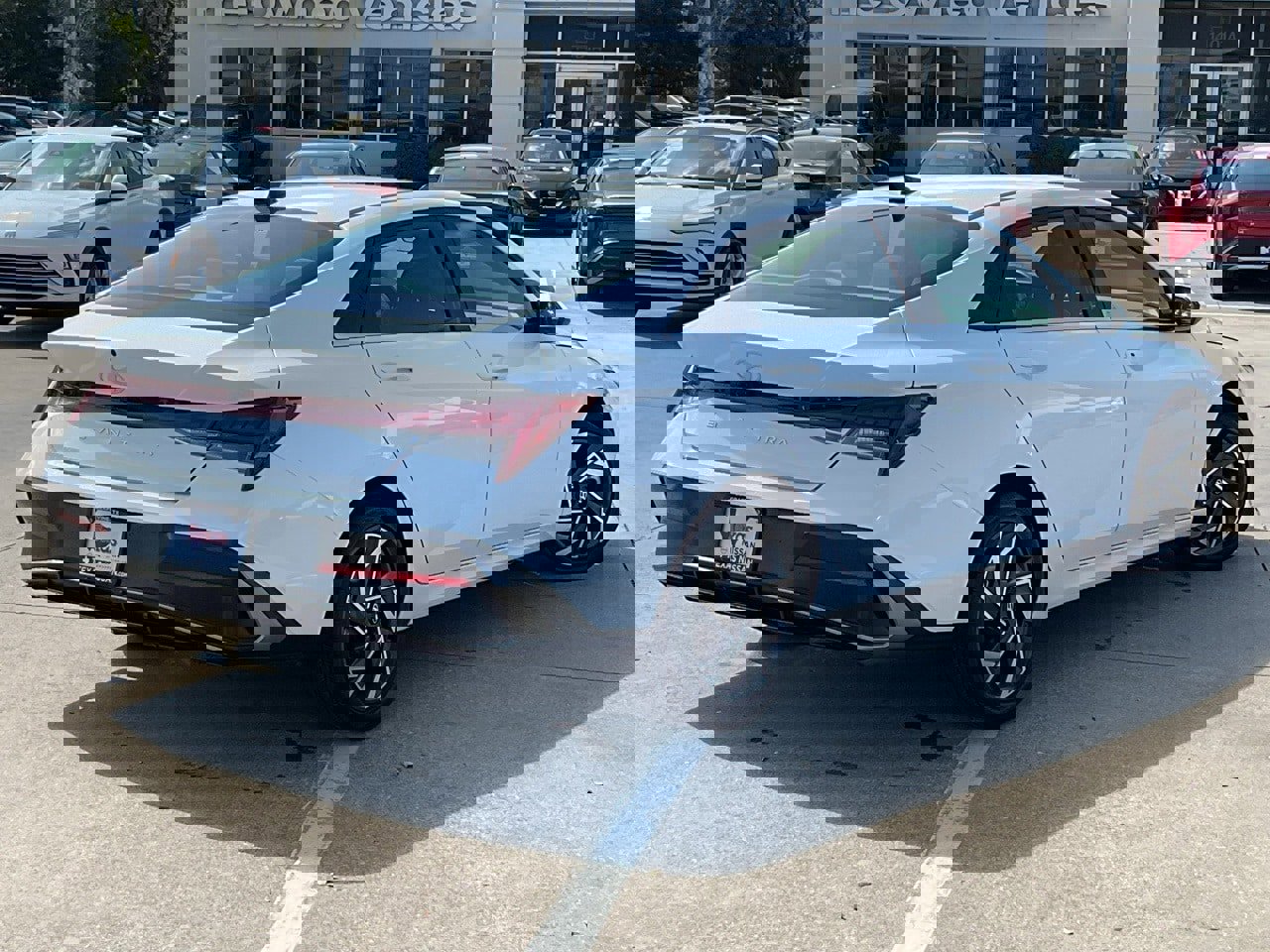 Used 2025 Hyundai Elantra SEL image 5