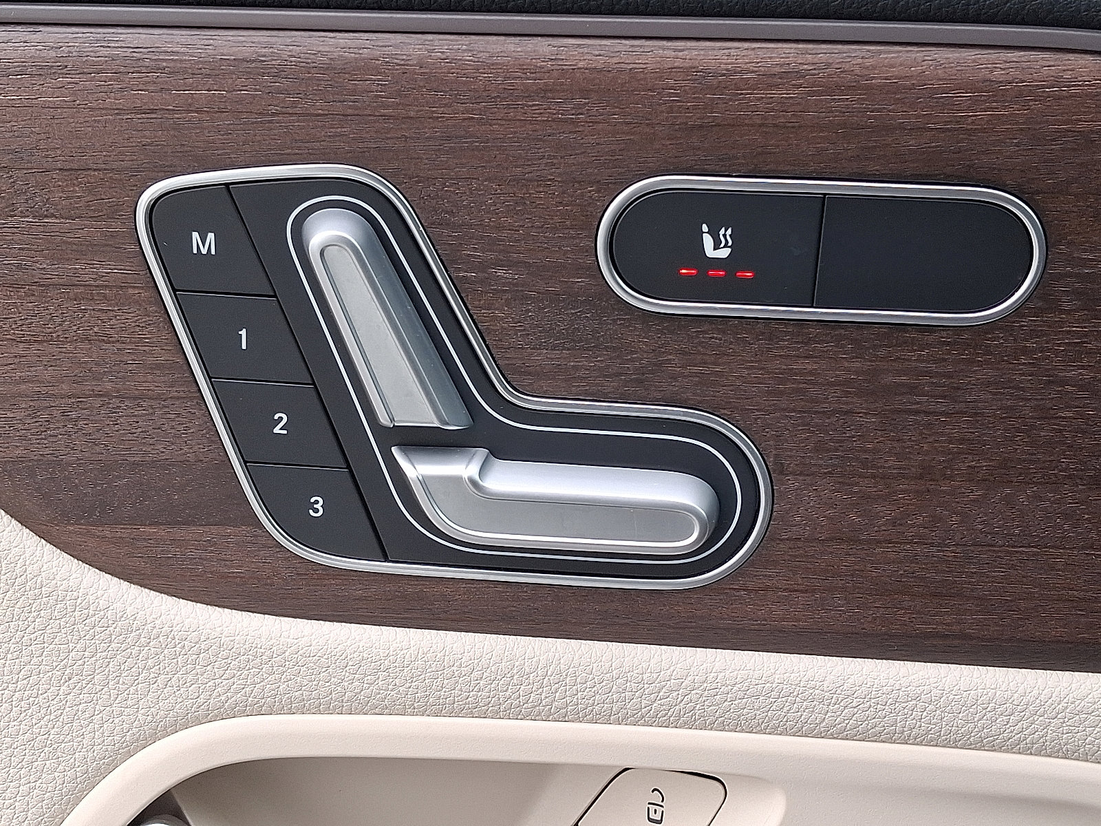 Used 2022 Mercedes-Benz GLA 250 4MATIC image 26