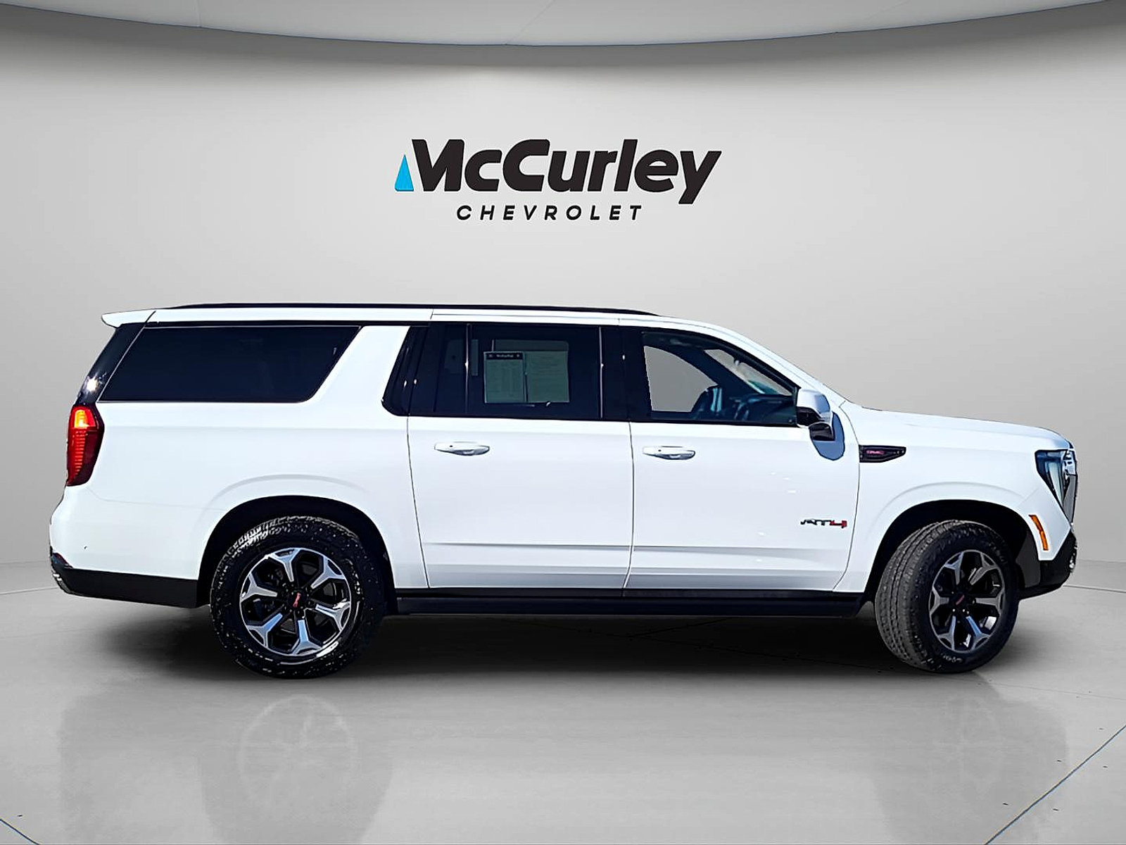 Used 2025 GMC Yukon XL AT4 Ultimate AWD/4WD image 8
