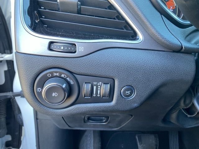 Used 2019 Jeep Cherokee Limited image 17