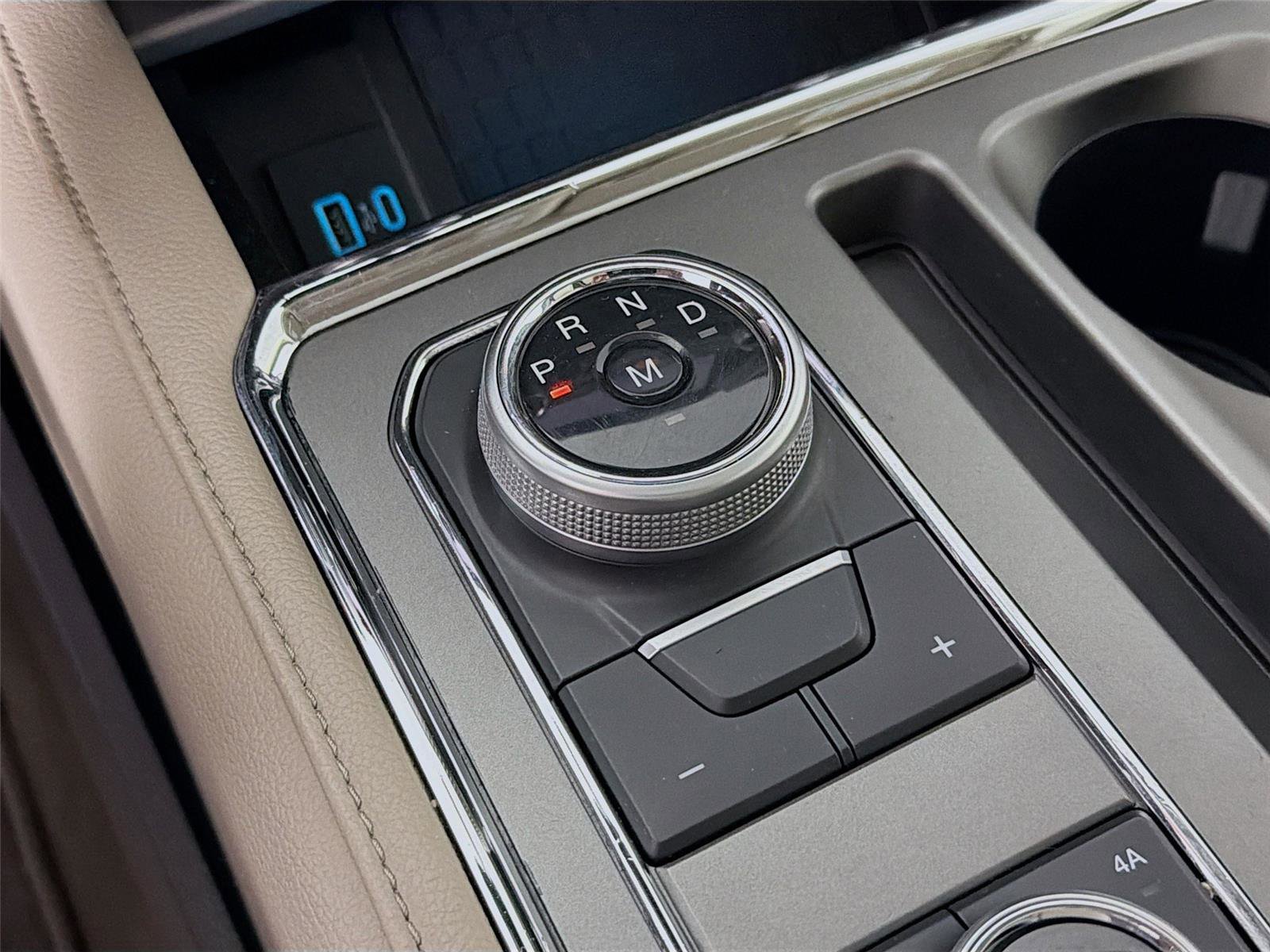 Used 2020 Ford Expedition XLT w/ Equipment Group 202A AWD/4WD image 19