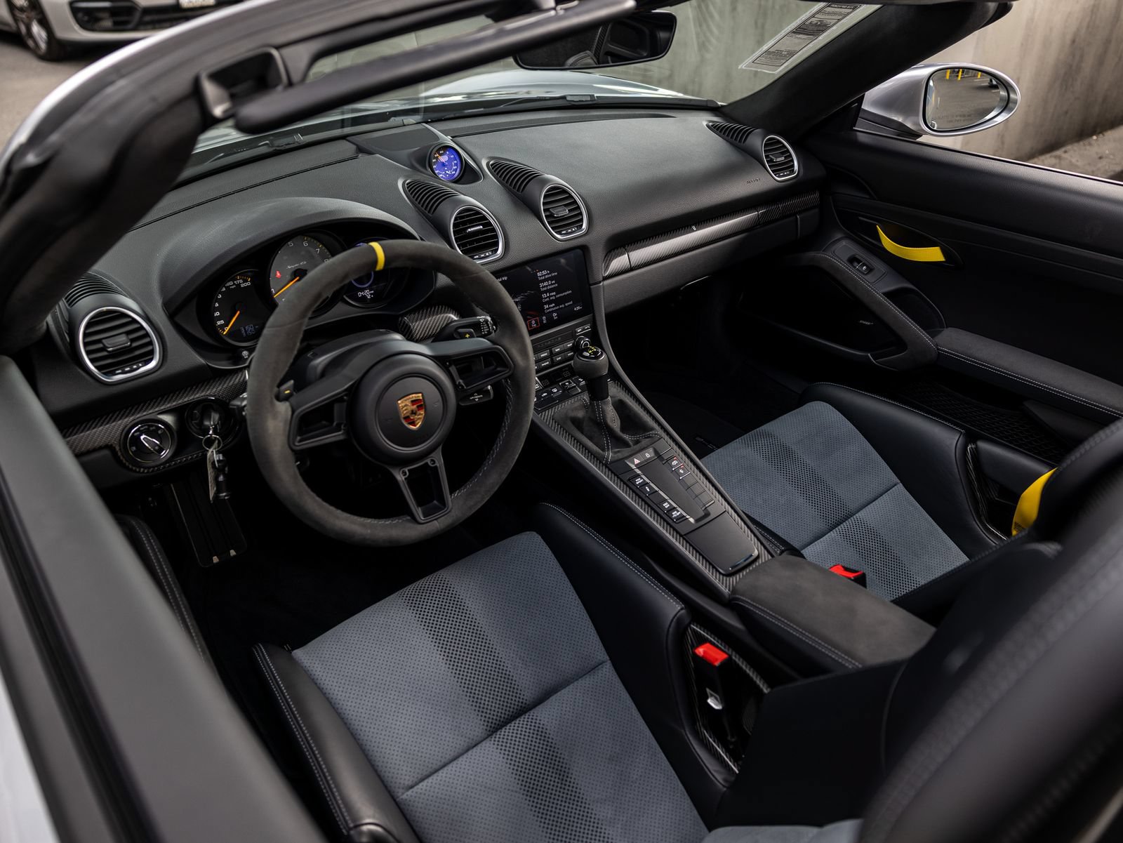 Certified 2025 Porsche 718 Boxster Spyder RS RWD image 43
