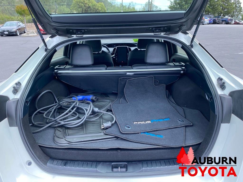 Used 2017 Toyota Prius Prime Advanced w/ Carpet Mat Package FWD image 9