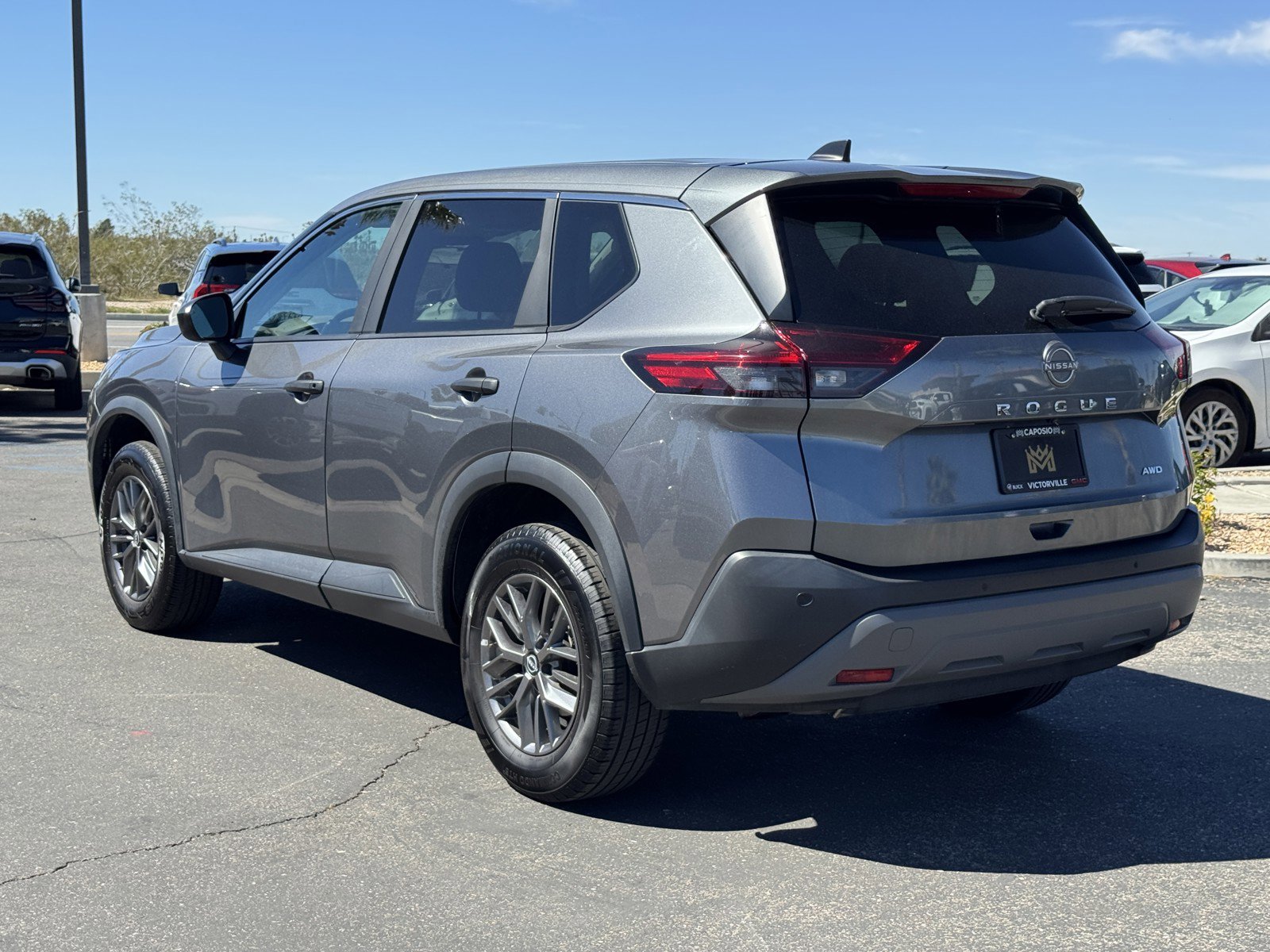 Used 2023 Nissan Rogue S image 4
