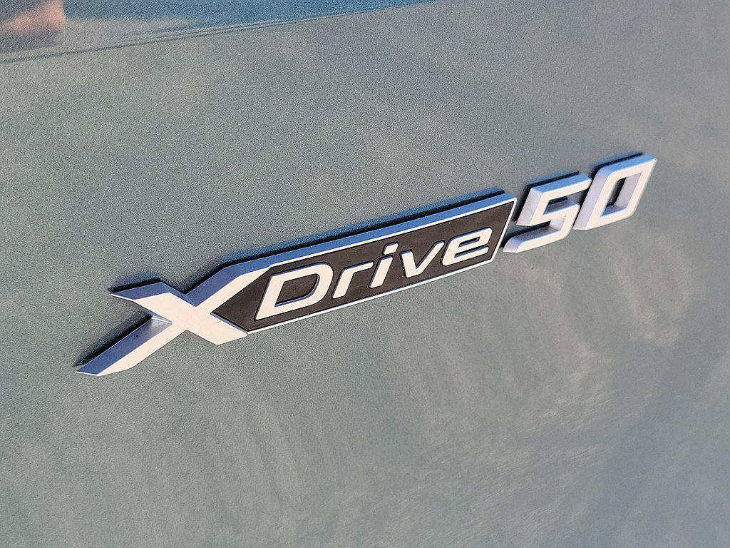 Used 2024 BMW iX xDrive50 w/ Sport Package AWD/4WD image 8