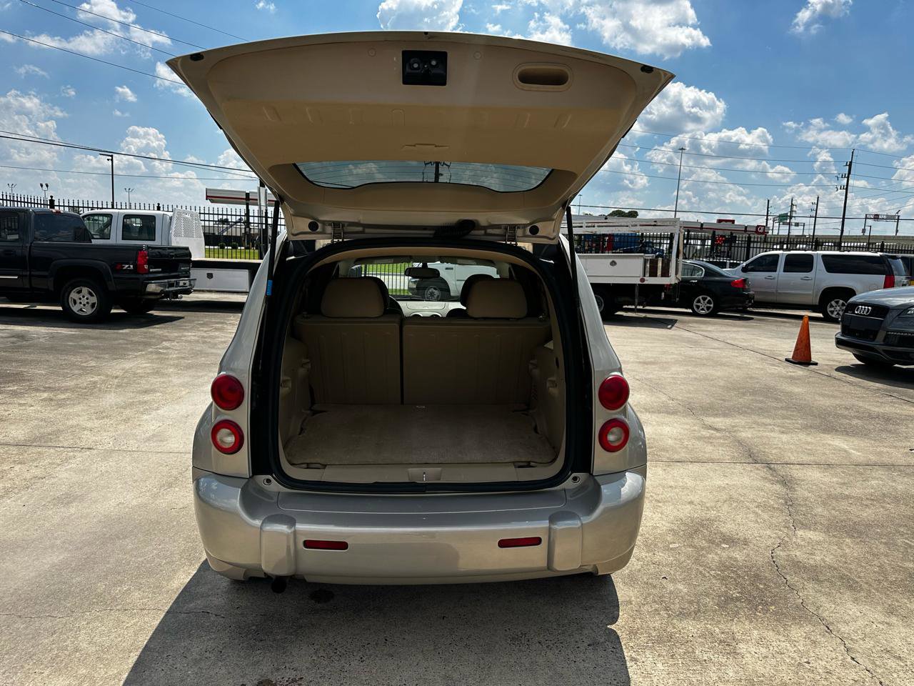 Used 2009 Chevrolet HHR LS image 11