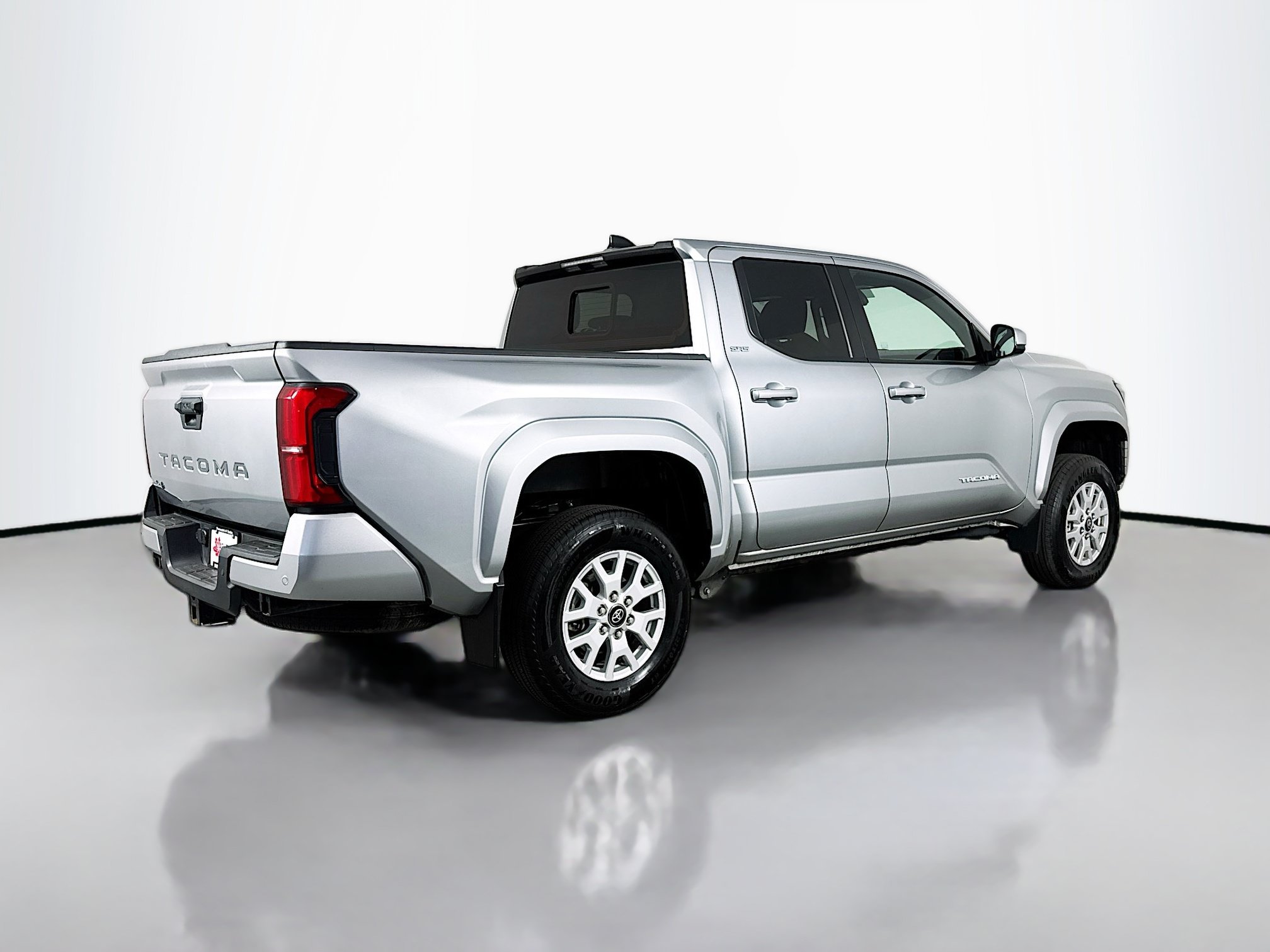 Certified 2024 Toyota Tacoma SR5 AWD/4WD image 7