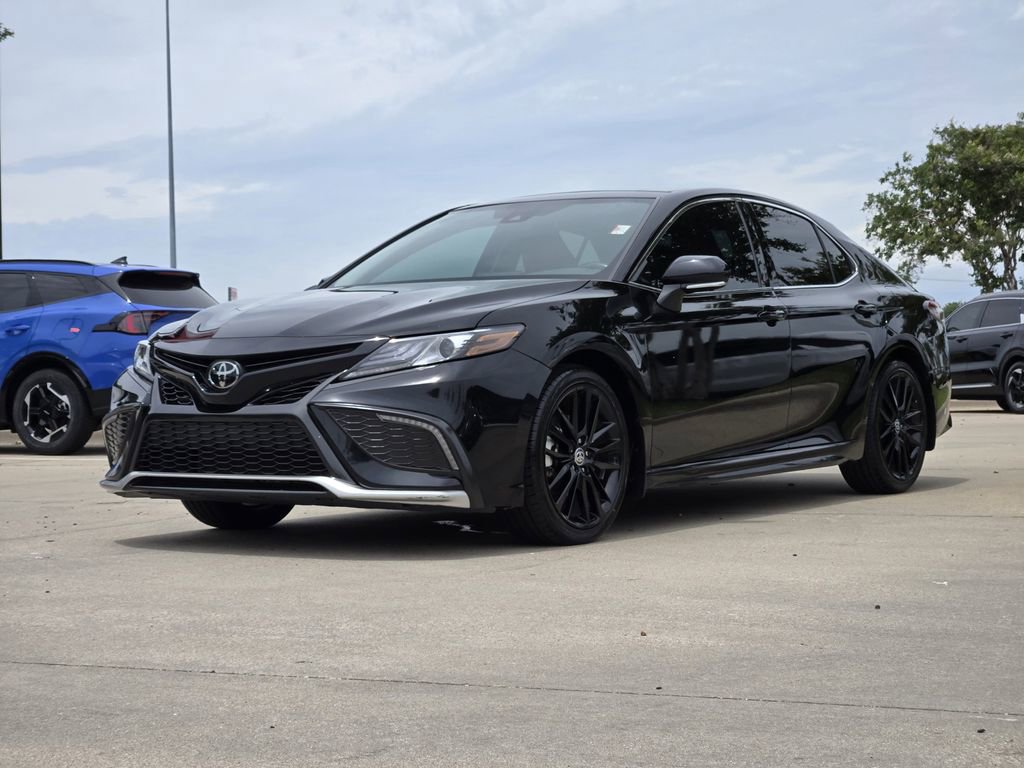 Used 2023 Toyota Camry XSE FWD image 2