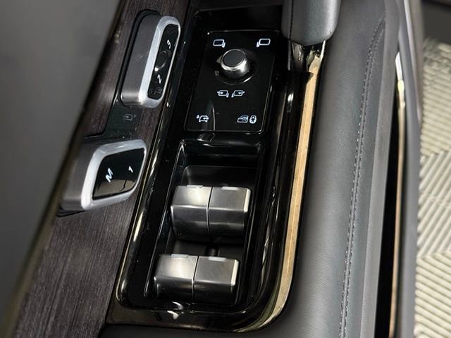 Certified 2025 Land Rover Range Rover SV AWD/4WD image 33