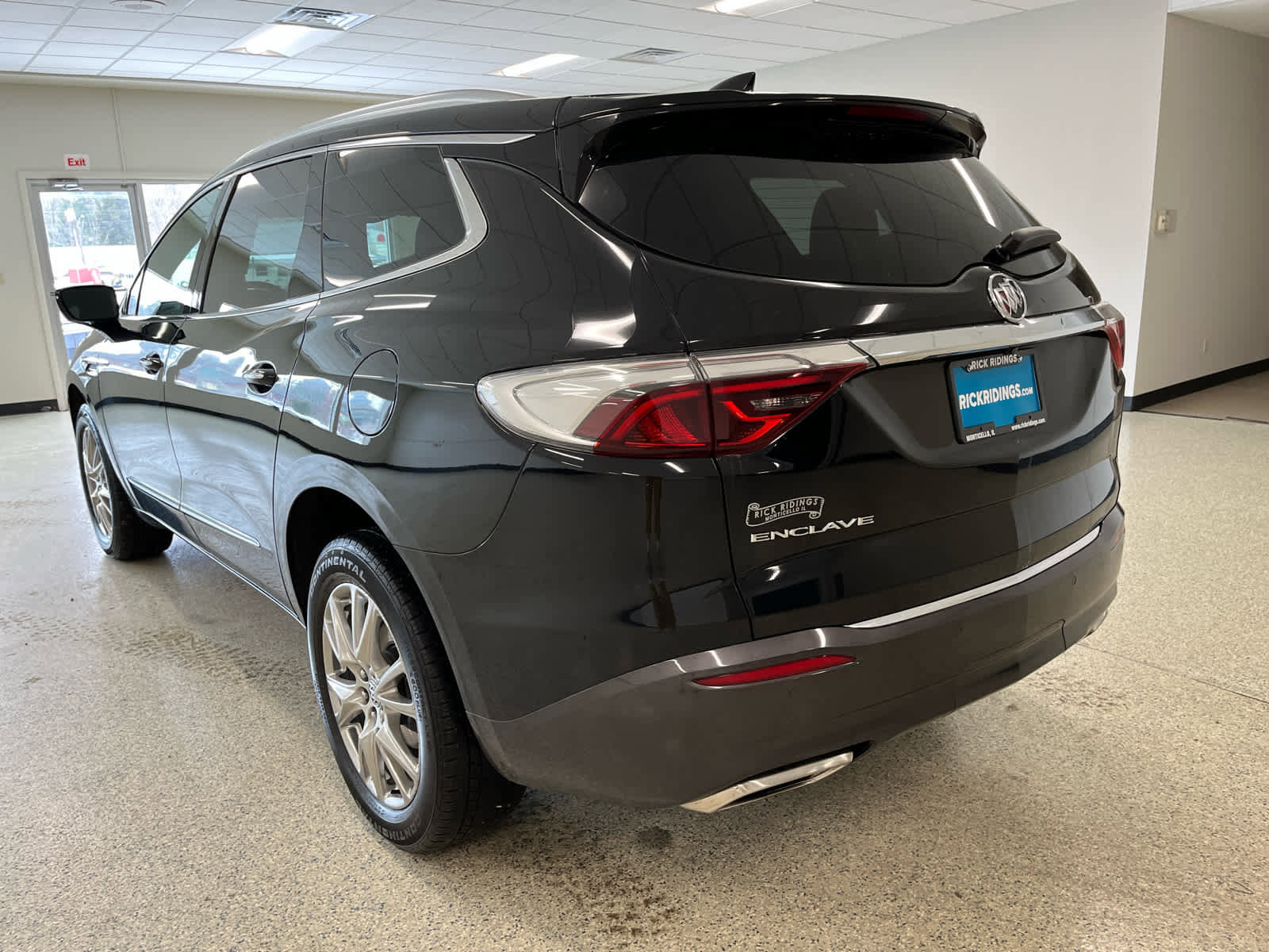 Used 2023 Buick Enclave Essence w/ Experience Buick Package image 9