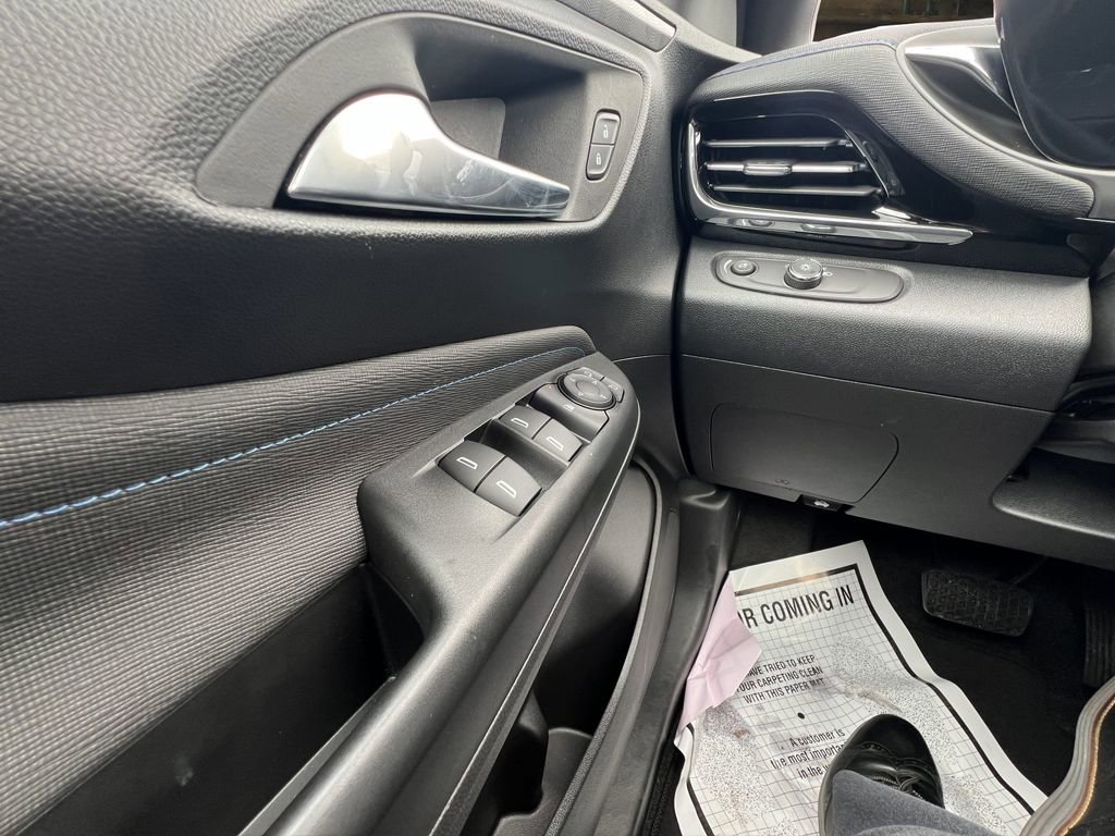 Certified 2025 Buick Envista Sport Touring image 22