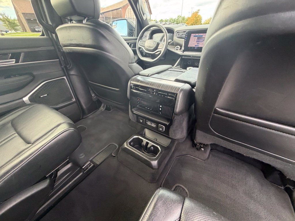 Used 2024 Jeep Wagoneer L Series II AWD/4WD image 44