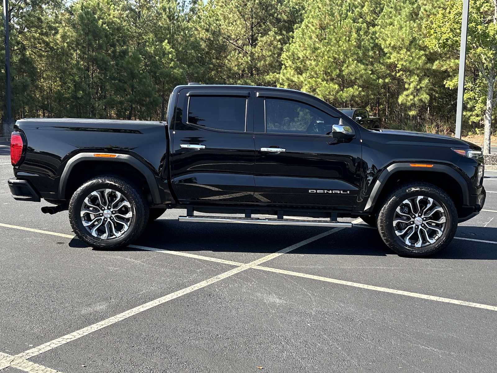 Used 2025 GMC Canyon Denali AWD/4WD image 22