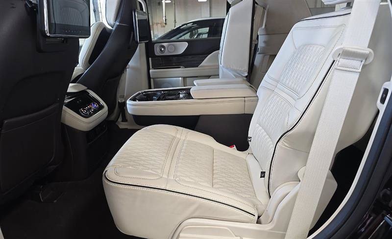 Used 2020 Lincoln Navigator Black Label AWD/4WD image 12