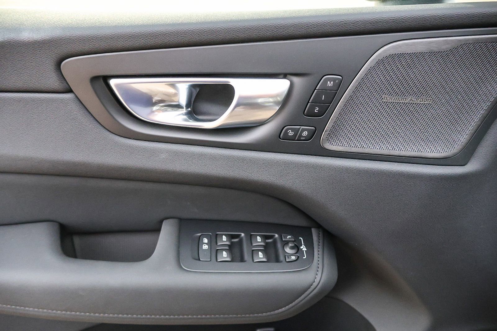 New 2026 Volvo XC60 B5 Plus w/ Climate Package image 29