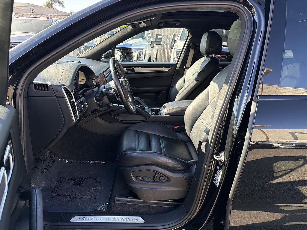 Used 2023 Porsche Cayenne AWD/4WD image 19