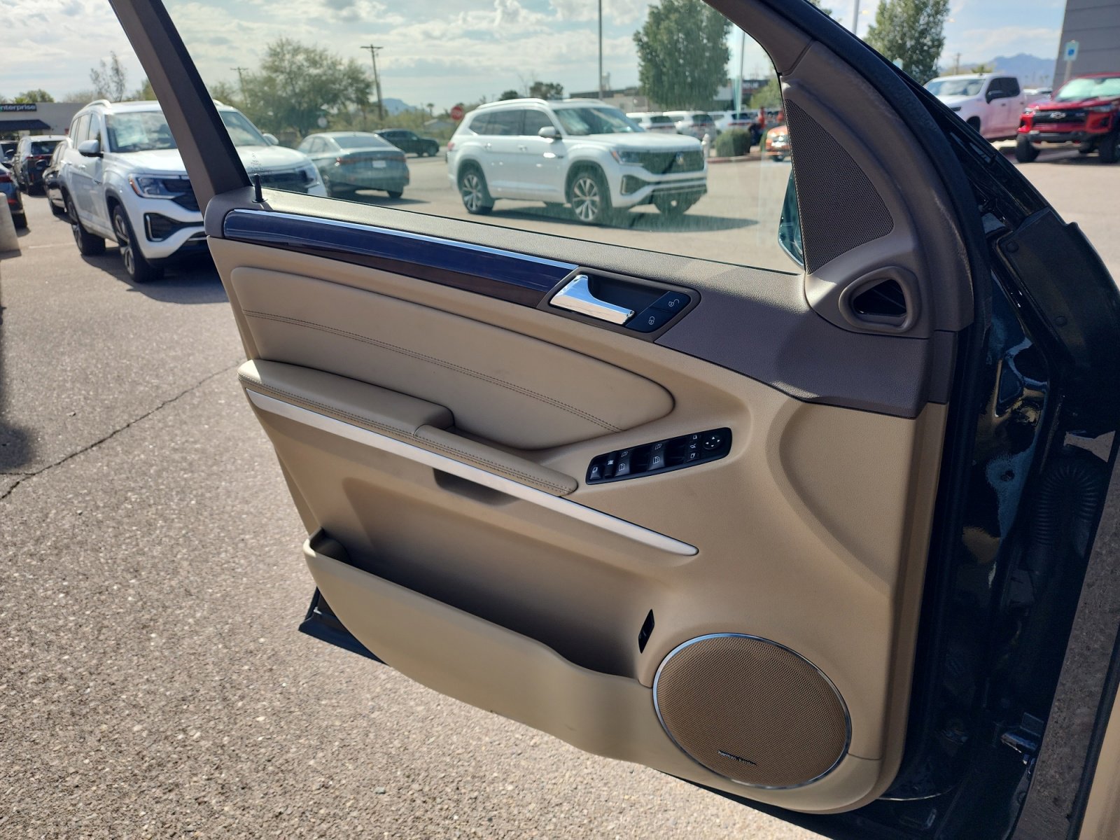 Used 2011 Mercedes-Benz GL 550 4MATIC w/ Chrome Accessory Pkg image 13