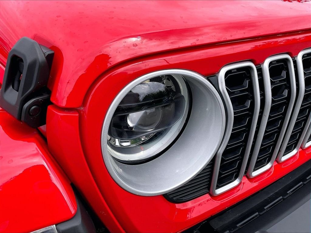 Used 2025 Jeep Wrangler Unlimited Sahara AWD/4WD image 30