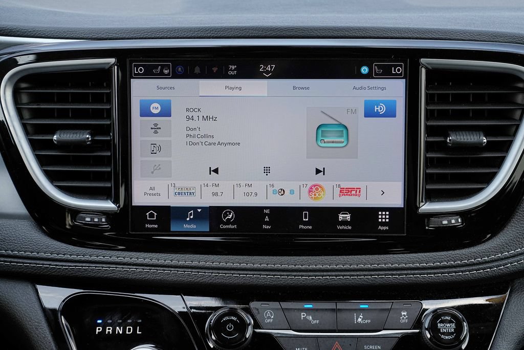 Used 2025 Chrysler Pacifica Limited FWD image 30
