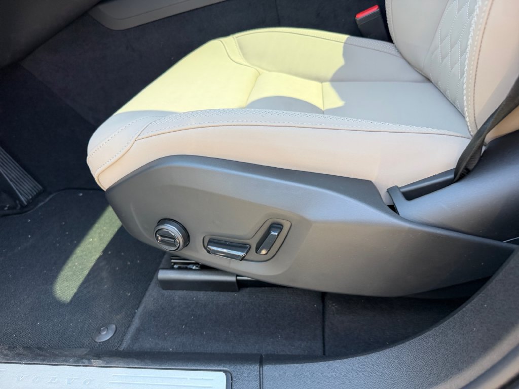Certified 2026 Volvo XC60 B5 Core AWD/4WD image 15