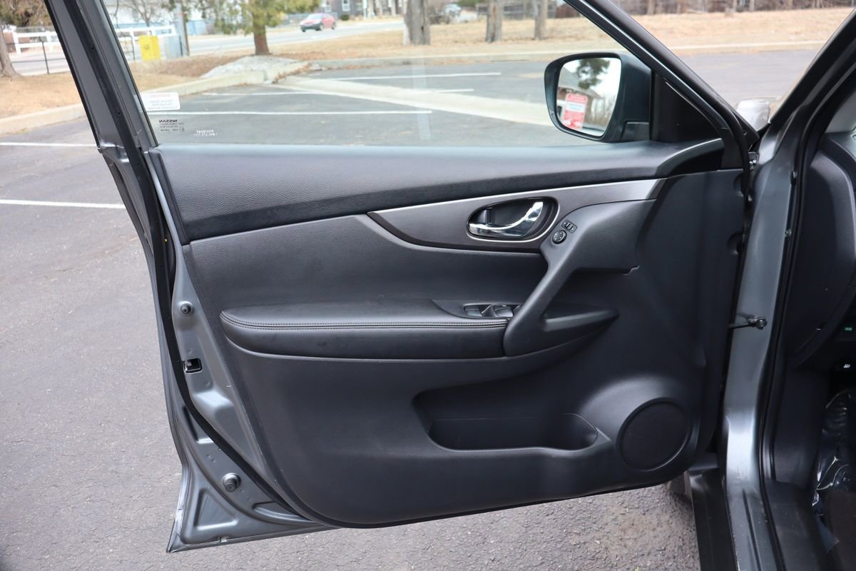 Used 2015 Nissan Rogue S image 23