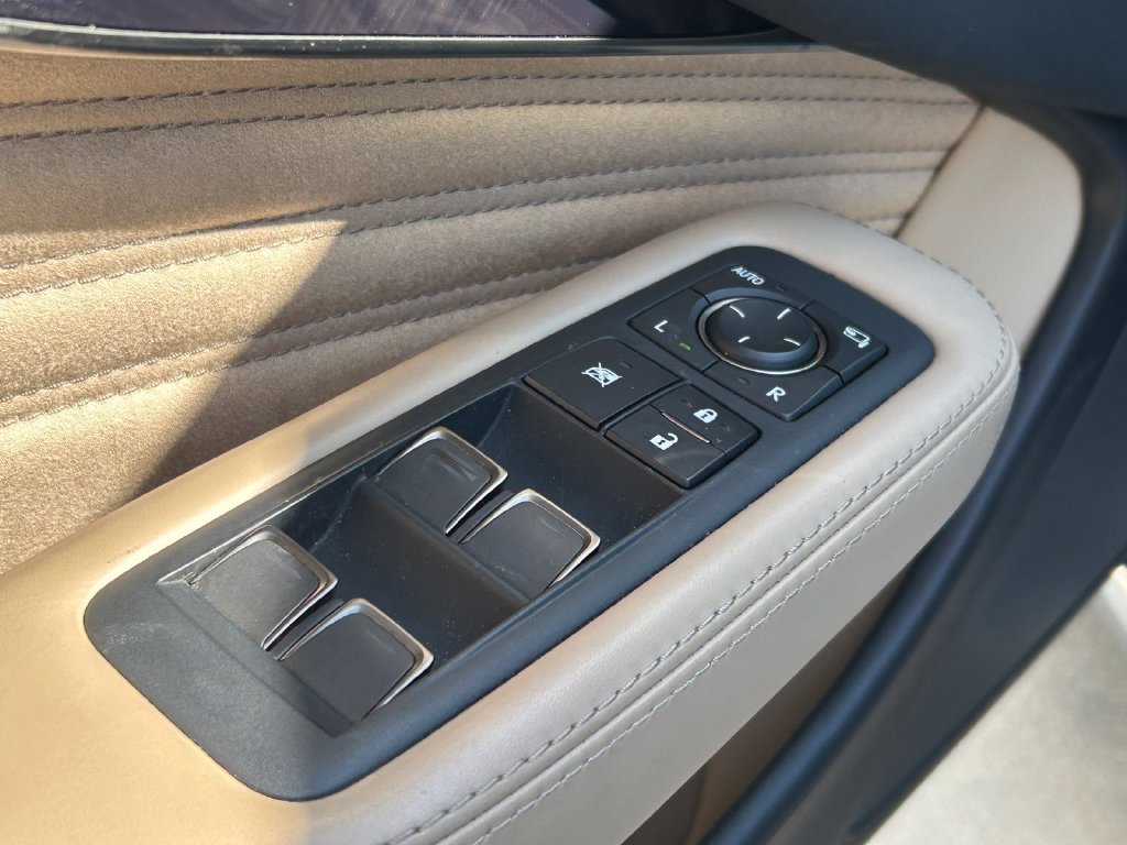 Used 2022 Lexus LS 500 w/ Interior Upgrade Package RWD image 23