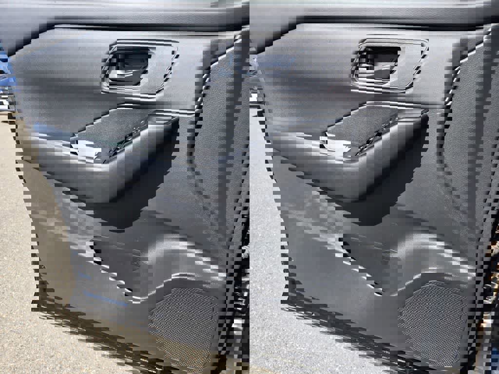 Used 2024 Nissan Rogue S FWD image 19