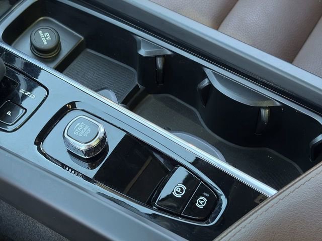 Used 2023 Volvo XC60 B5 Plus w/ Protection Package Premier image 32