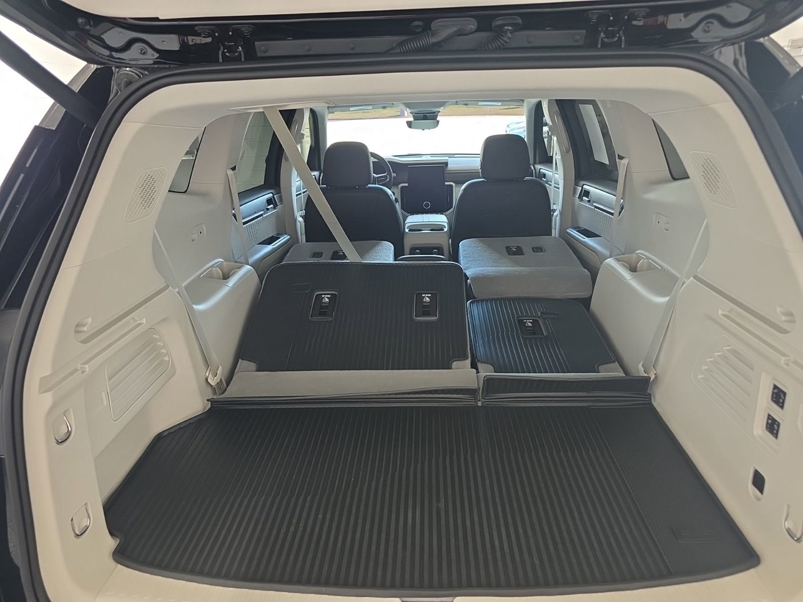 Used 2024 GMC Acadia Denali w/ Super Cruise Package image 16