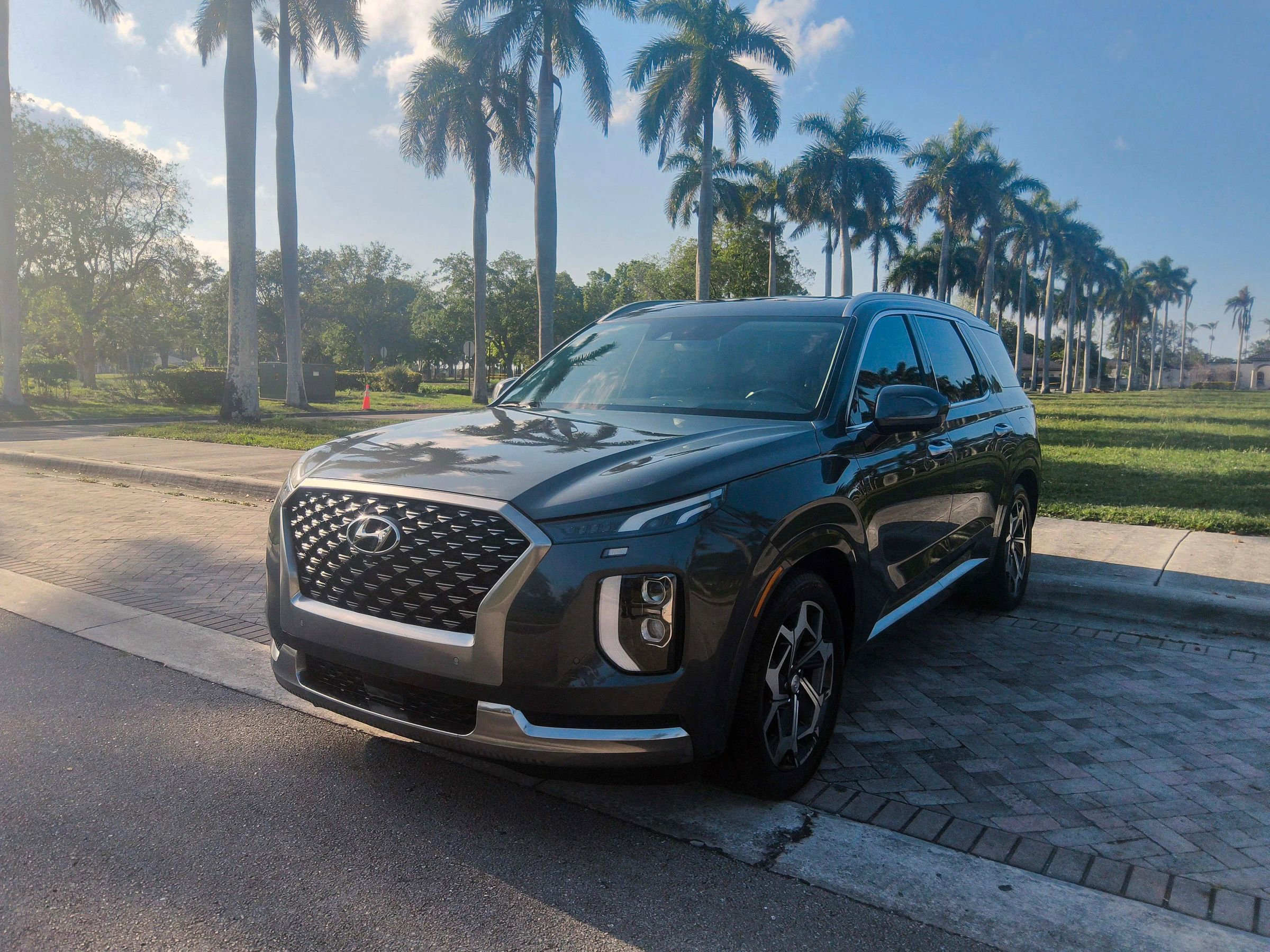 Used 2022 Hyundai Palisade Calligraphy w/ Cargo Package FWD image 2