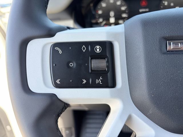 Used 2025 Land Rover Defender 110 X-Dynamic SE AWD/4WD image 9