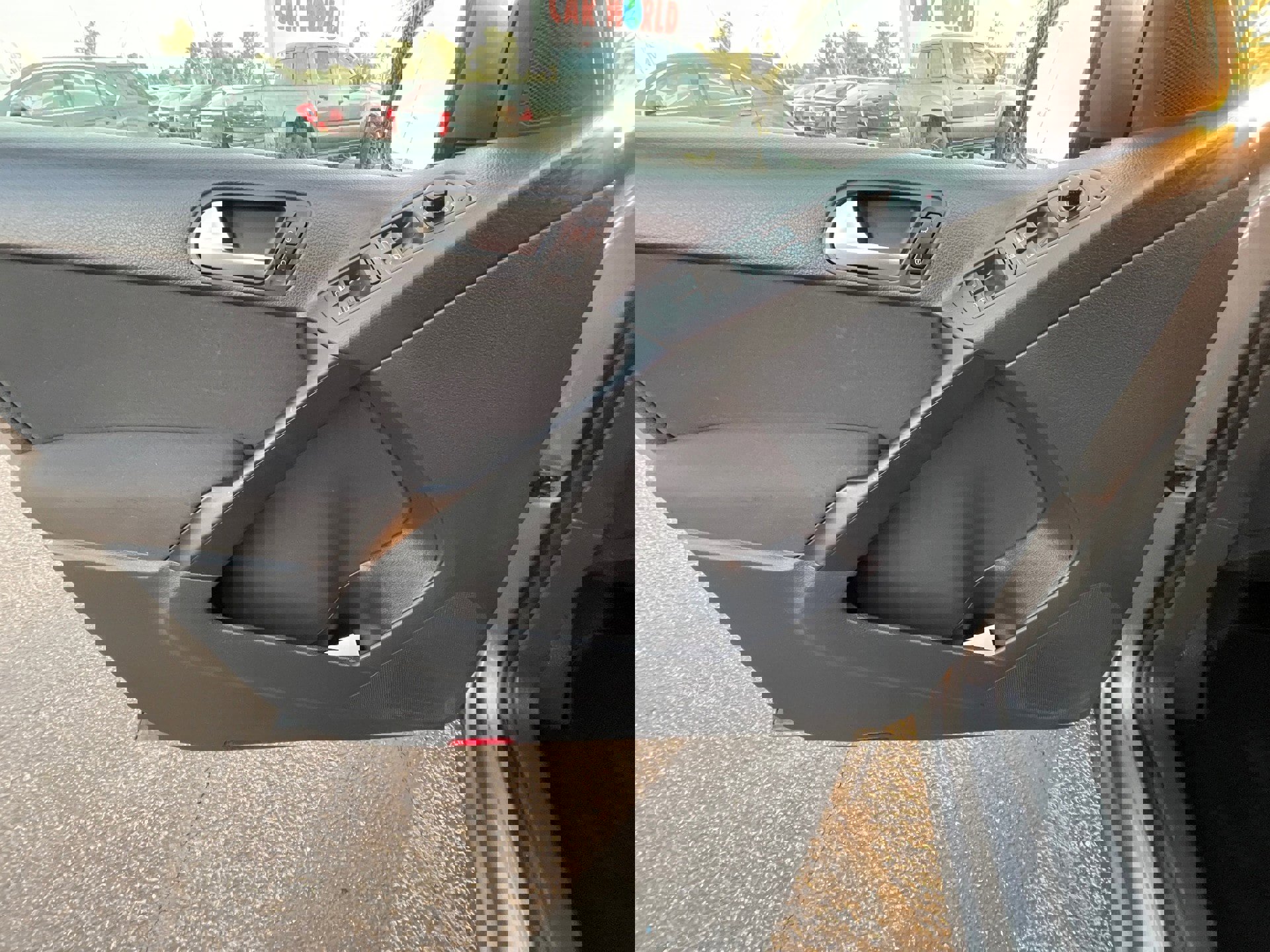 Used 2011 Volkswagen Tiguan SE image 10