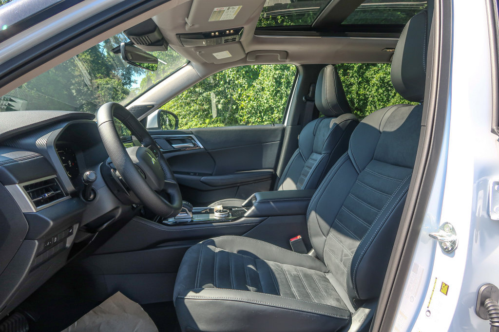 New 2026 Mitsubishi Outlander SE FWD image 25