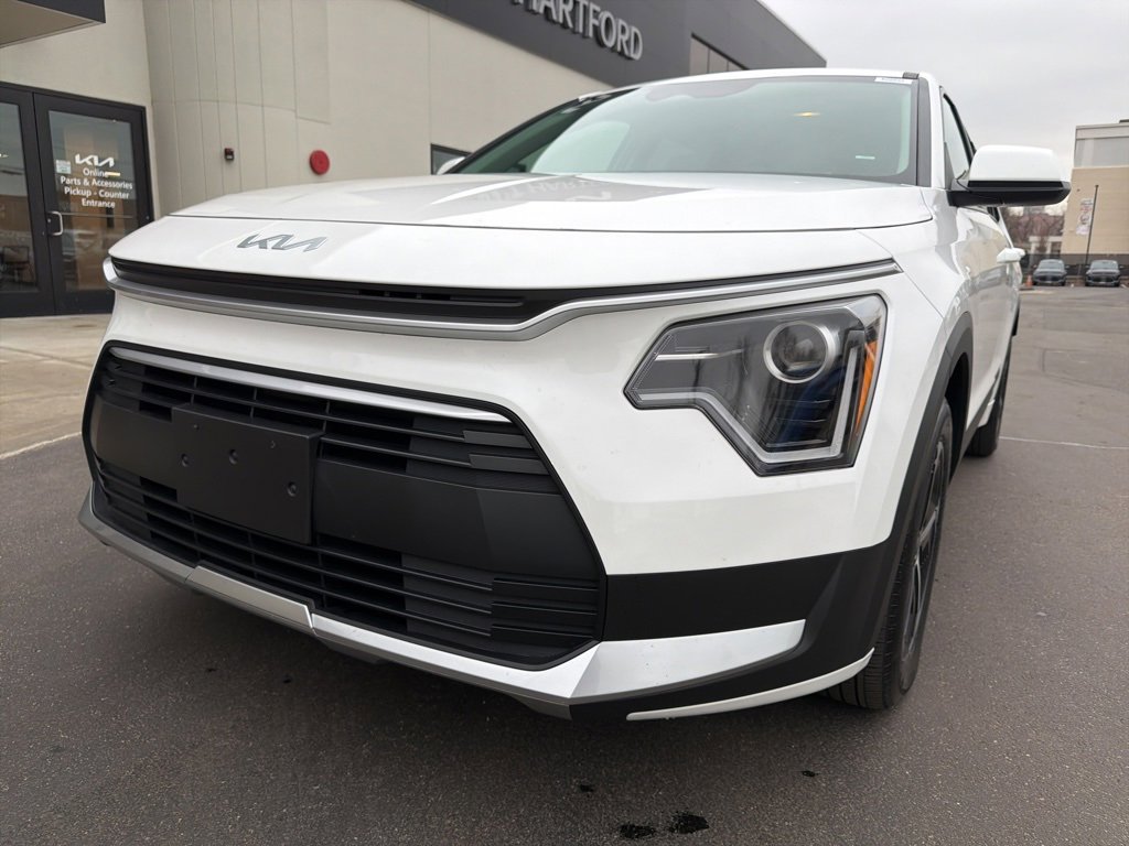 Certified 2025 Kia Niro LX image 13