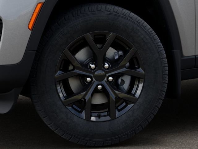 New 2025 Jeep Grand Cherokee Altitude image 8