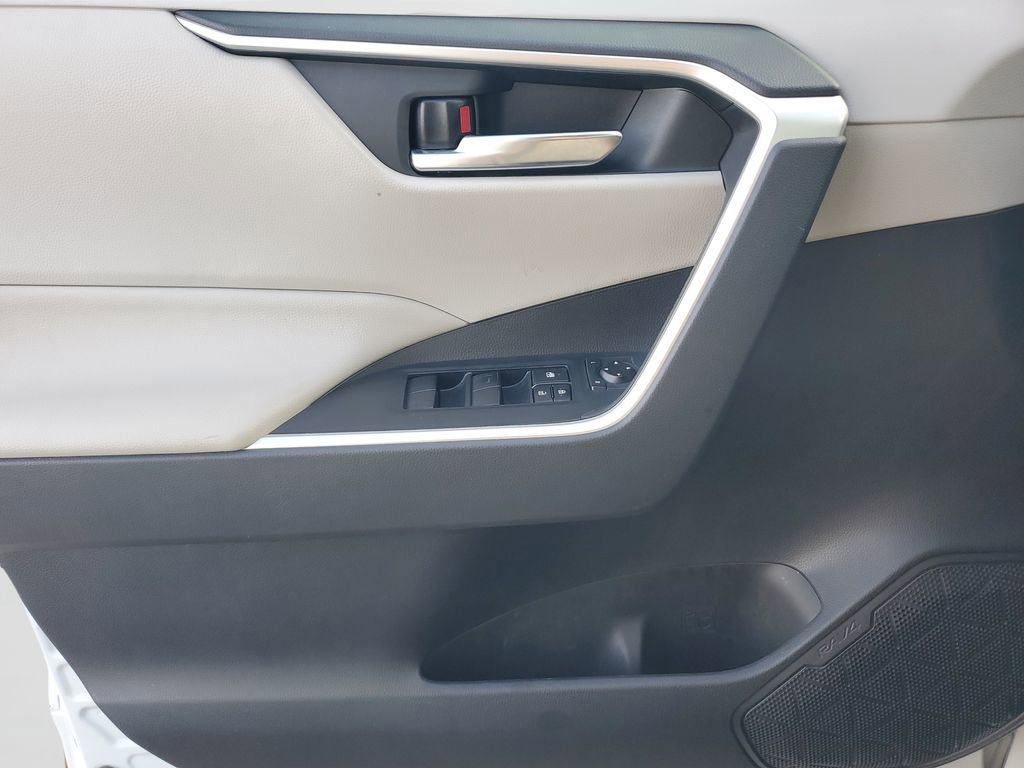 Used 2019 Toyota RAV4 XLE w/ Convenience Package FWD image 19