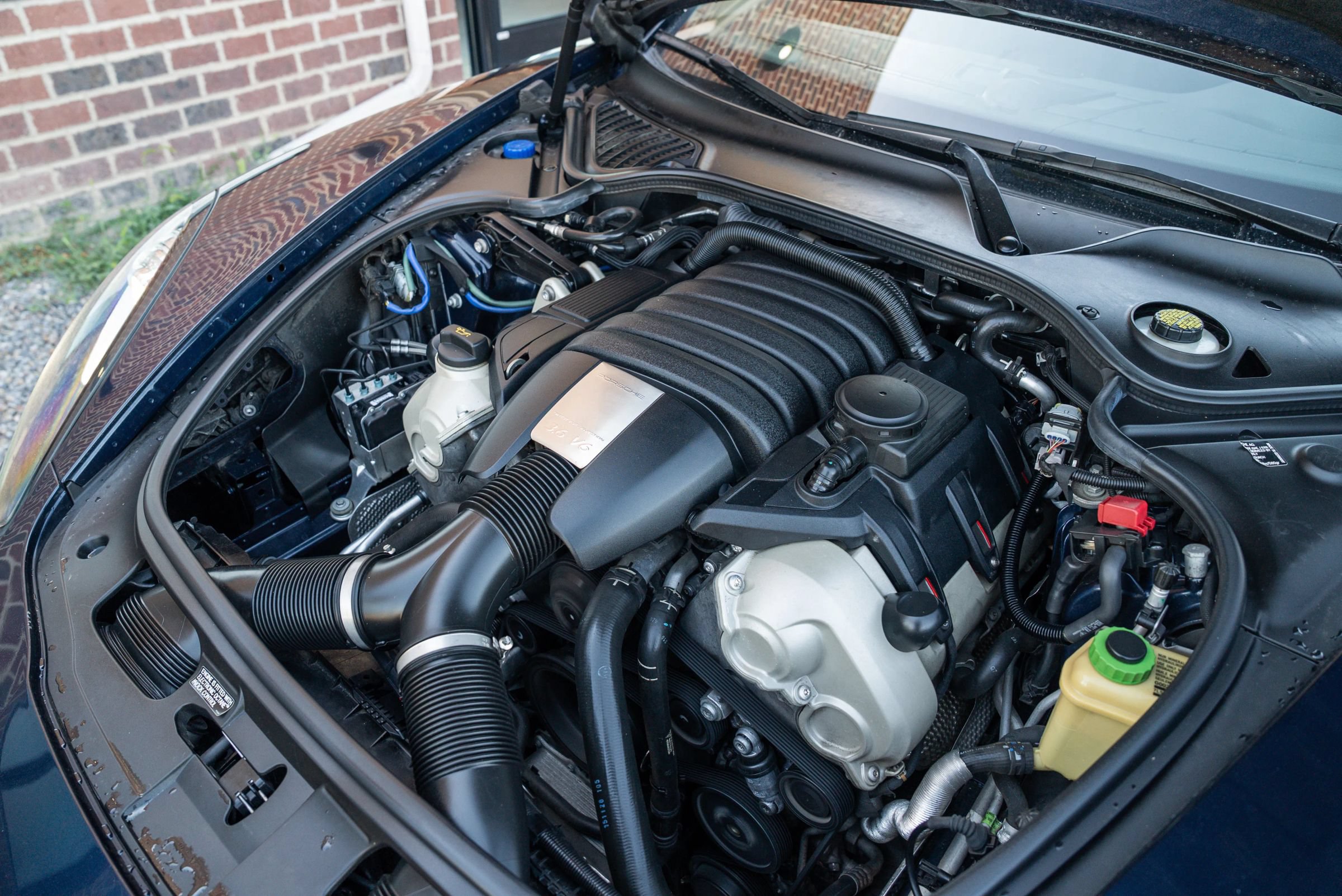 Used 2016 Porsche Panamera RWD image 9