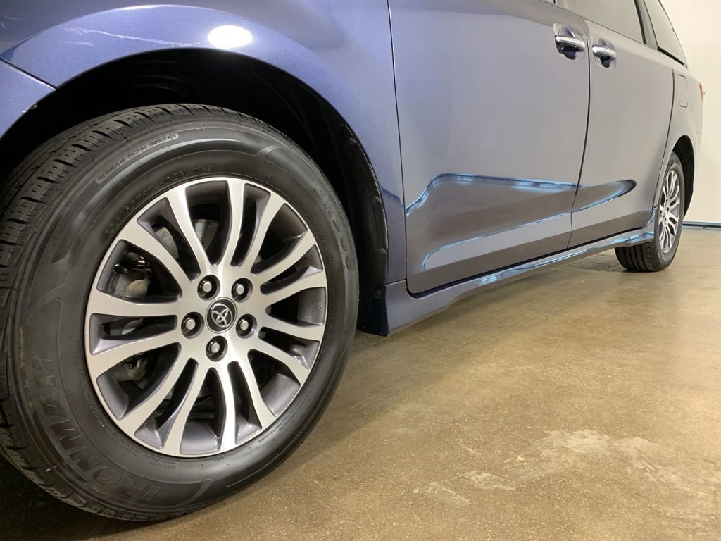 Used 2020 Toyota Sienna XLE FWD image 2
